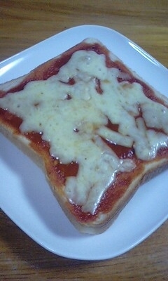 うんっ！！これは紛れもなくピザですっ＼(◎o◎)／！
美味しい～ッ☆今回はクレソルで作りましたが、今度はバジルたっぷりで試したいです♪
ごちそうさまでした♪