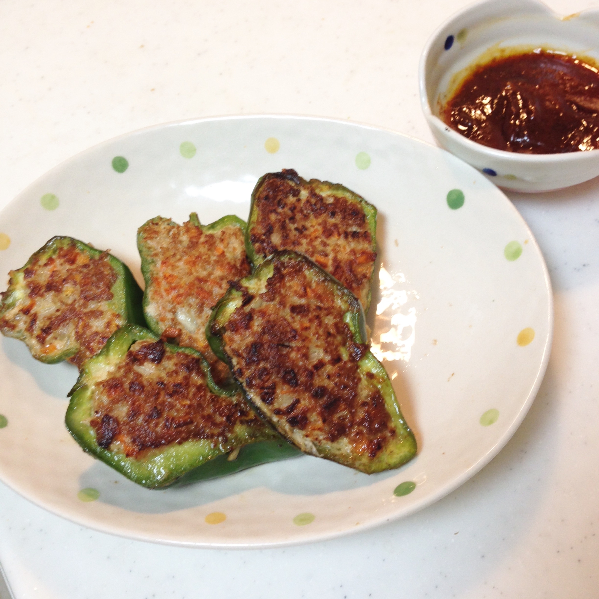 ジューシー!野菜たっぷりピーマンの肉詰め