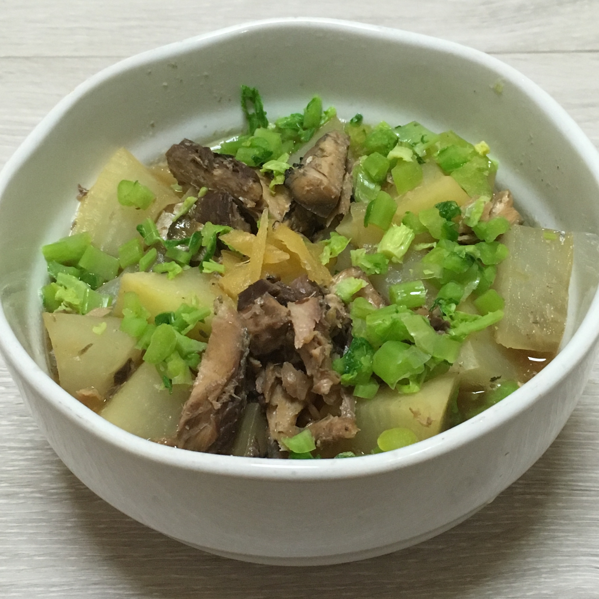 聖護院とサバ缶の煮物♪