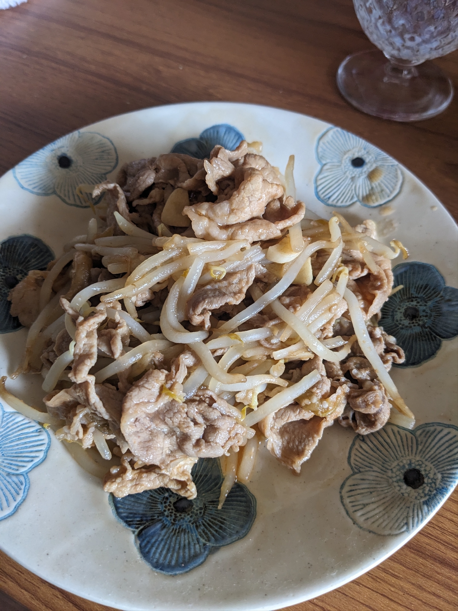 もやしたっぷり！豚肉となすのケチャップ塩麹炒め