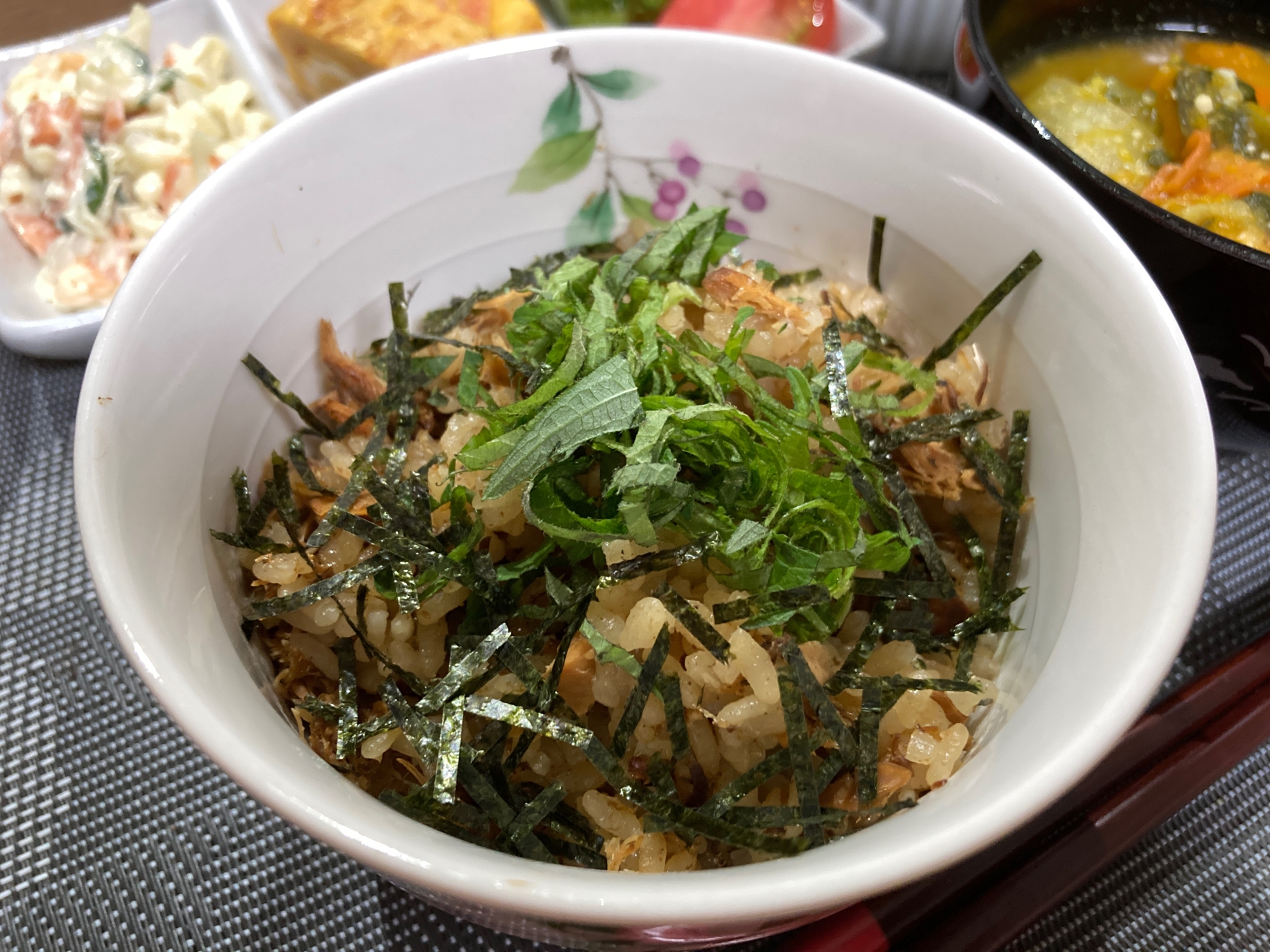 簡単！サバの味噌煮缶炊き込みご飯☆