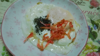 あみえびと黒すりごまの目玉焼き