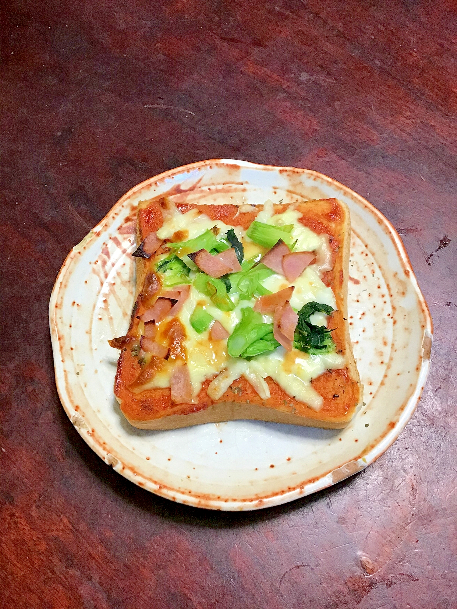 ロースハムとかき菜のピザトースト。