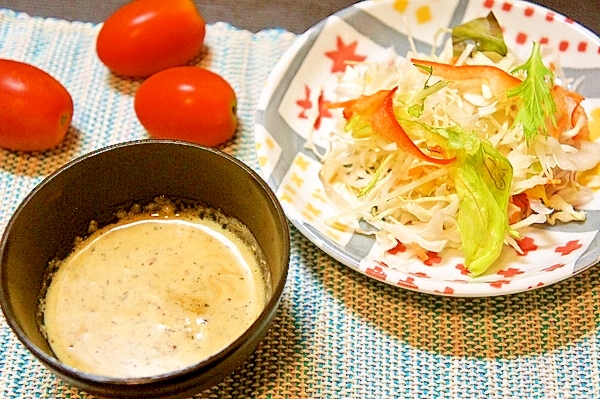 混ぜるだけでＯＫ♪醤油が隠し味のサラダドレッシング