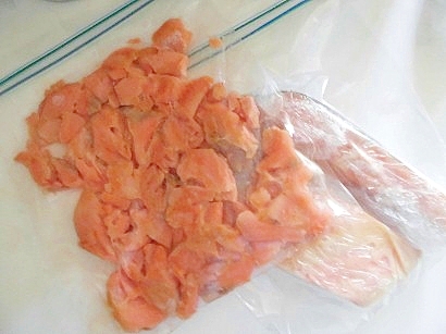 冷凍保存で　☆　鮭の西京焼き（切り身）と　ほぐし身