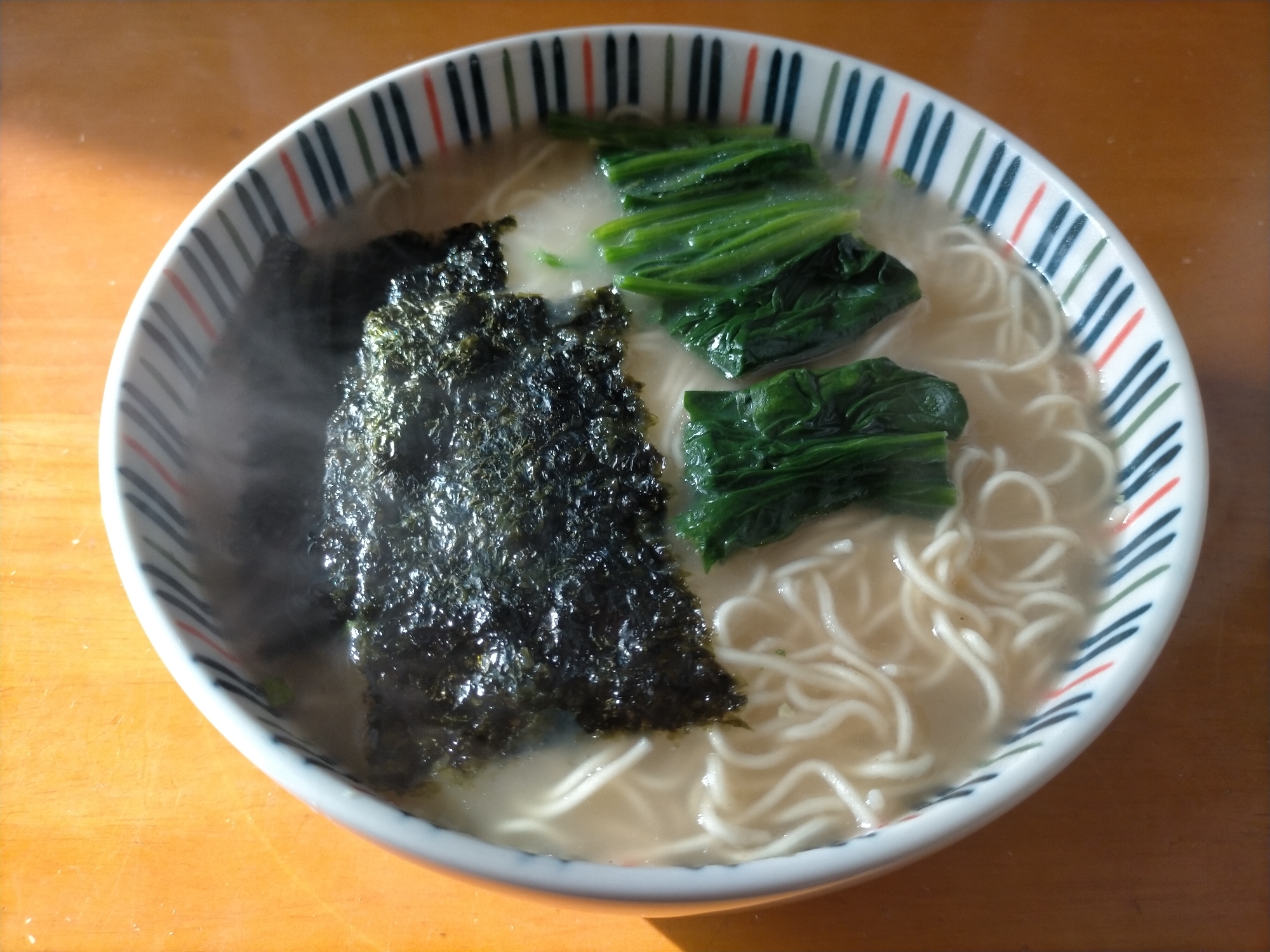 豚骨ラーメン　ほうれん草＆のり