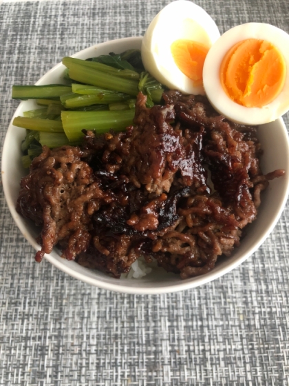 ひき肉があって、ナムルも作り置きがあったので、参考にさせていただきました！納豆も乗せたかったが、容量おーバーとなりましたので次回は絶対載せたいと思います！