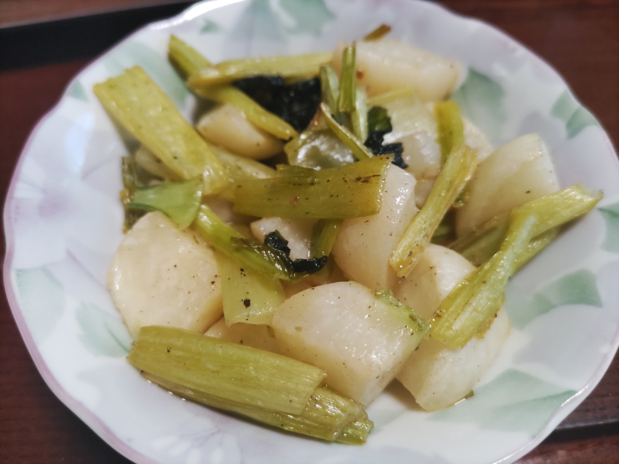 ズボラ飯!カブとにんにくオリーブオイル炒め