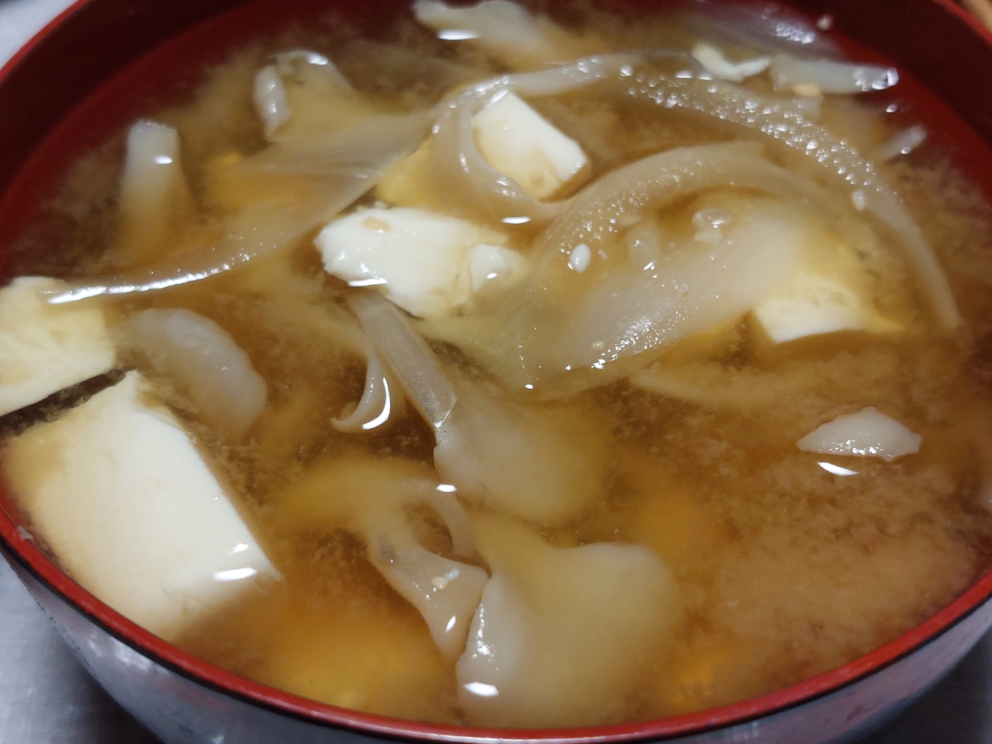 豆腐と舞茸と玉ねぎの味噌汁