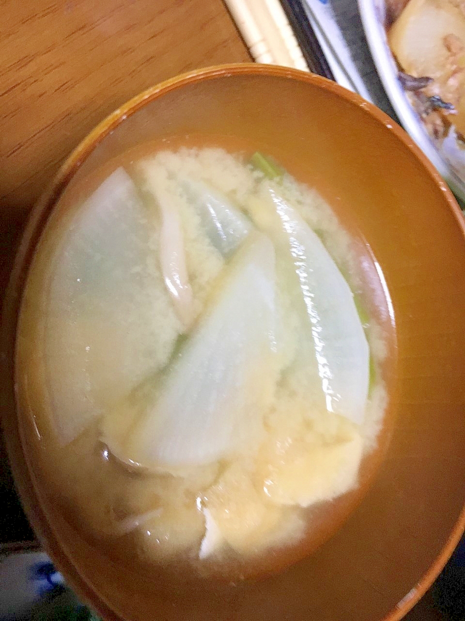 大根としめじと油揚げと小松菜の味噌汁