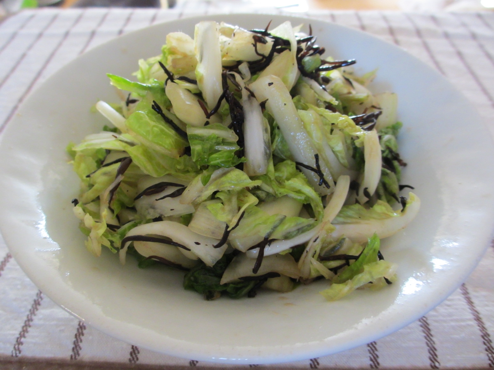 白菜とひじきの黒酢サラダ