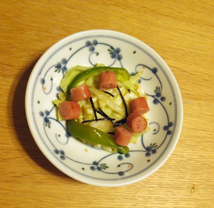 魚肉ソーセージと野菜と塩こぶ炒め