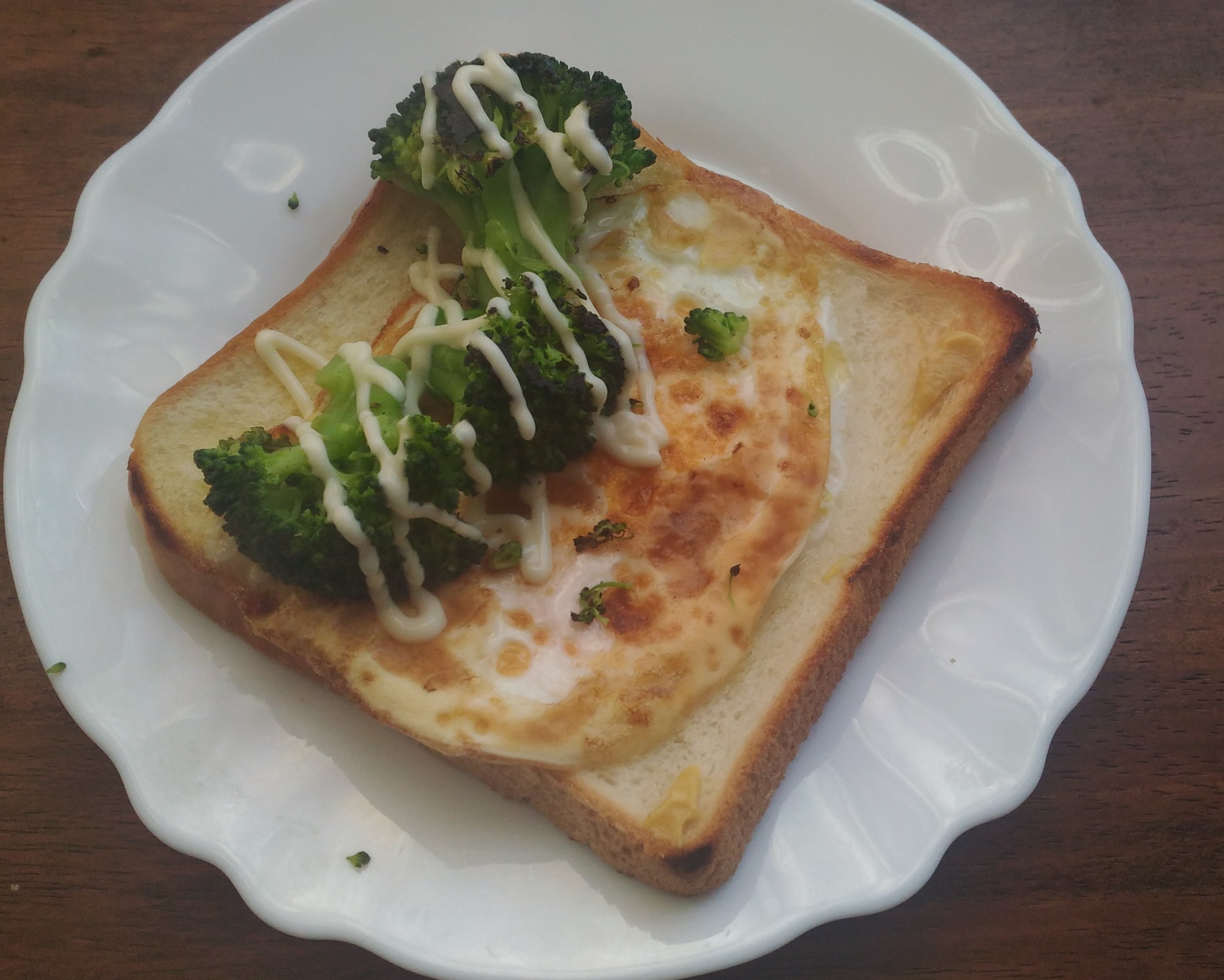 フライパンひとつで目玉焼きトースト