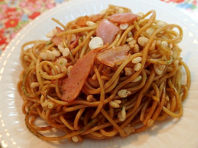 野菜なし～　ベーコンと天かすの焼きそば♬