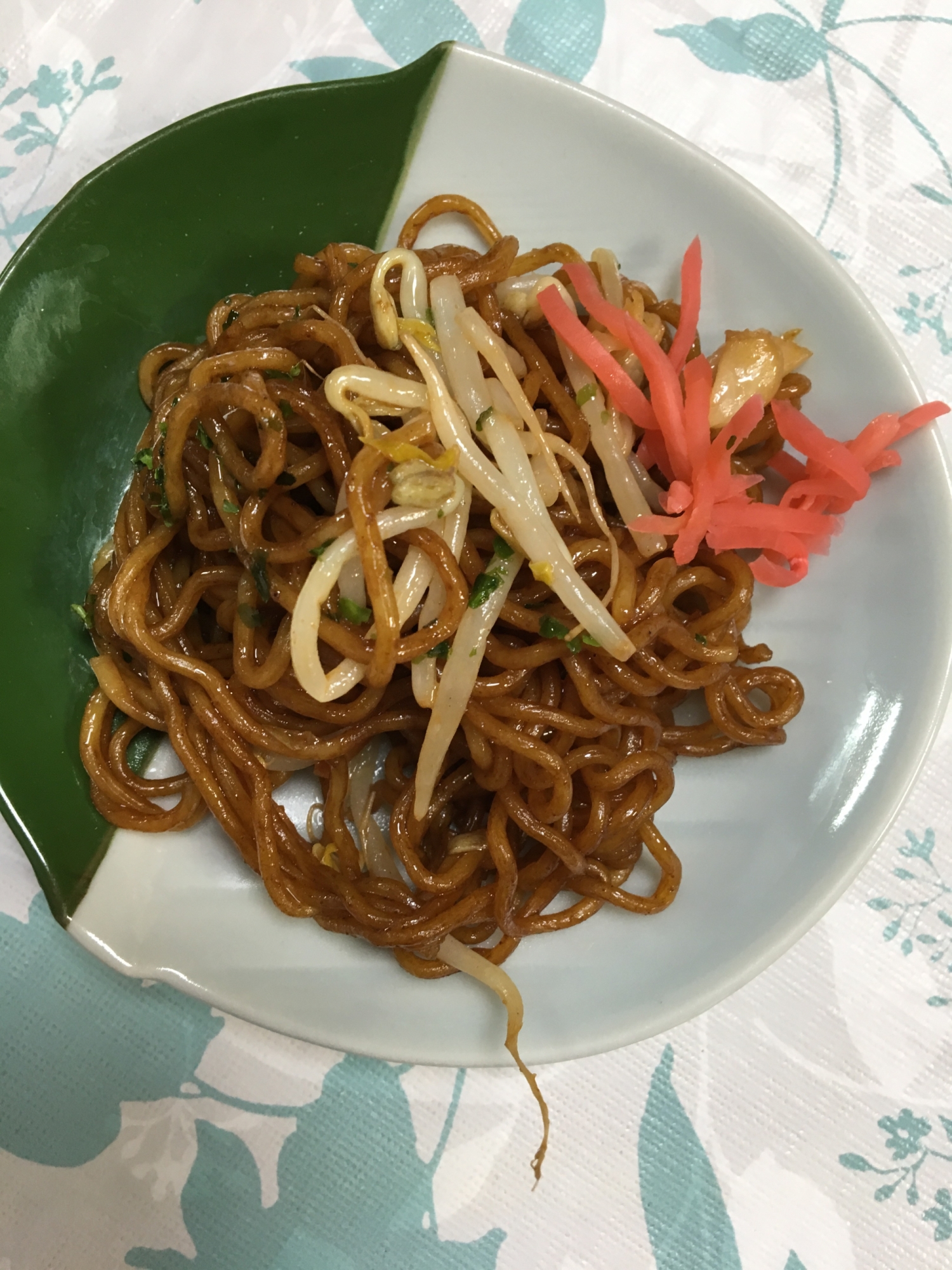 紅生姜添え(*^^*)もやしのソース焼きそば☆