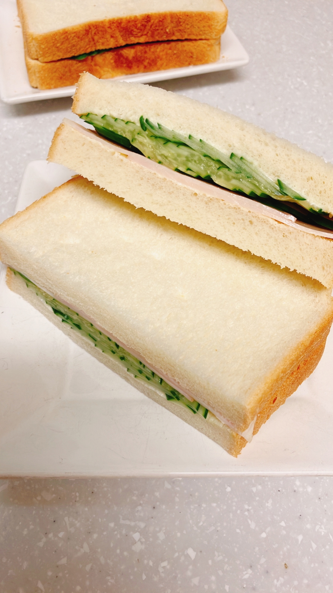 シンプルなものを美味しく〜胡瓜とハムのサンドイッチ