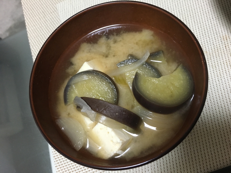 茄子と豆腐のお味噌汁【簡単】