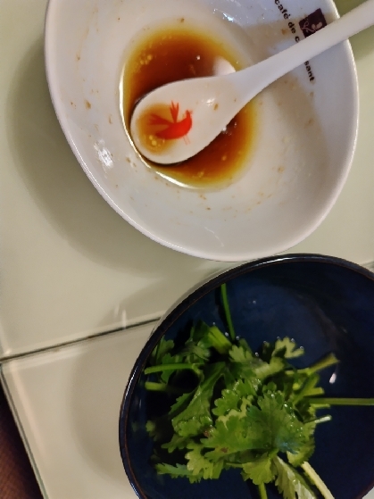 簡単混ぜるだけ♪ パクチーと春菊のエスニックサラダ