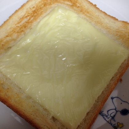 マヨチーズはおいしいですよね（≧∇≦）
満足感あるトーストです♪
