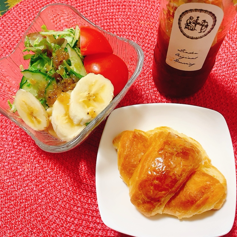 フルーツサラダ&クロワッサン朝食✧˖°
