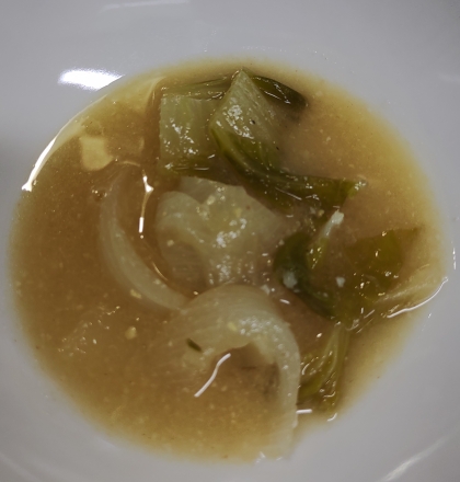 キャベツとタマネギの味噌汁