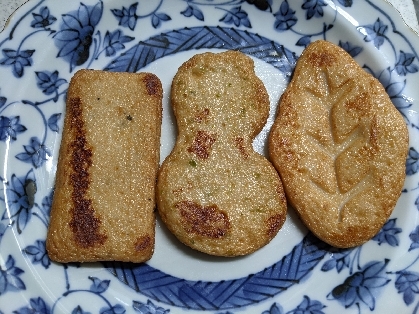 揚げかまぼこのゴマ油焼き