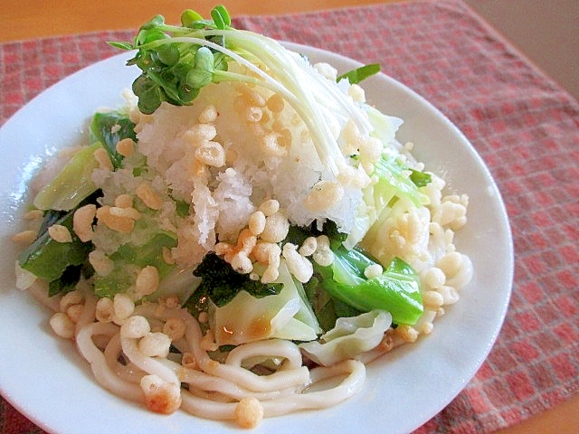 ひんやりつるっと♪キャベツとワカメのぶっかけうどん