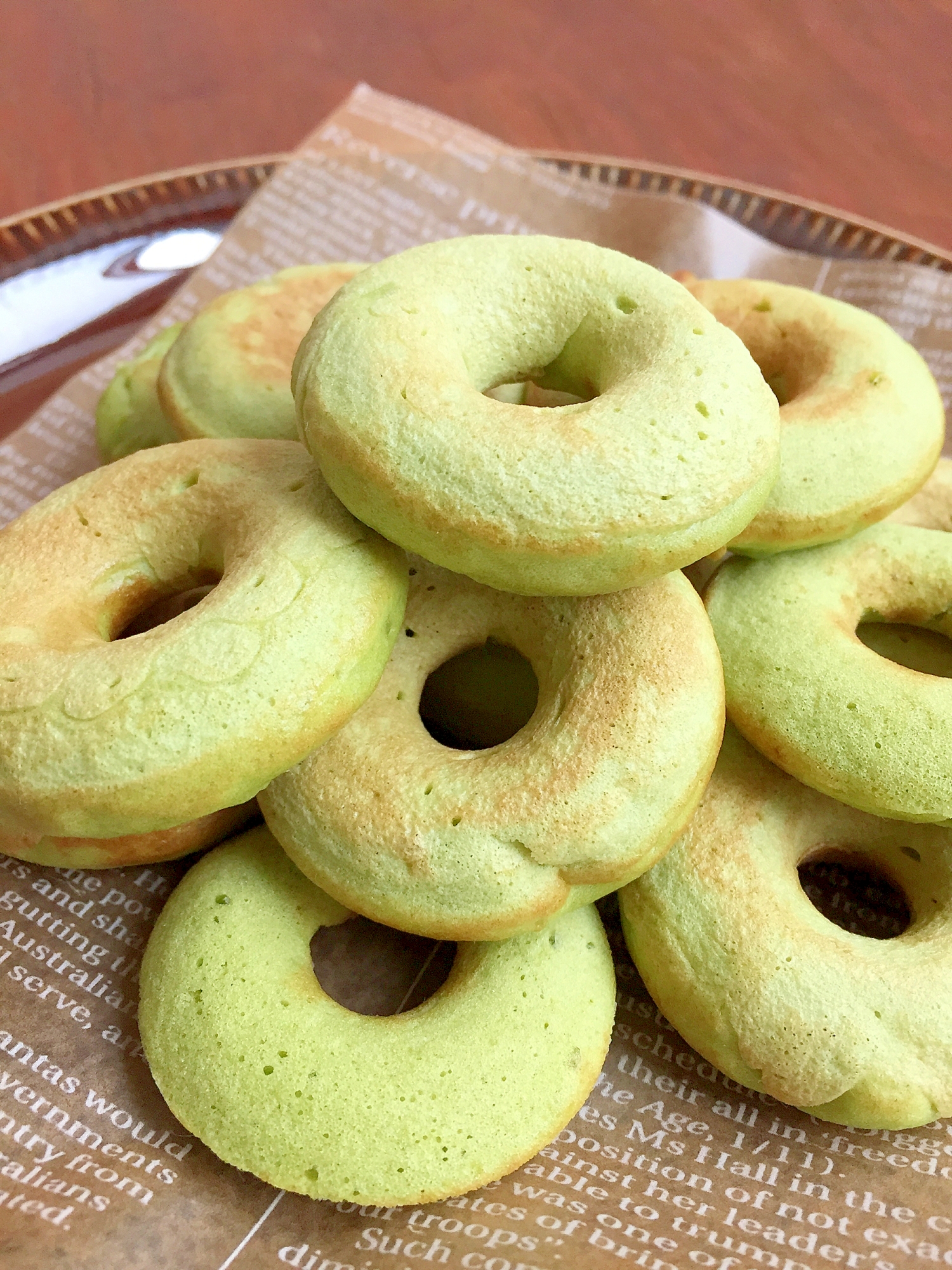 HMで簡単おやつ♪鮮やかグリーン色の青汁ドーナツ