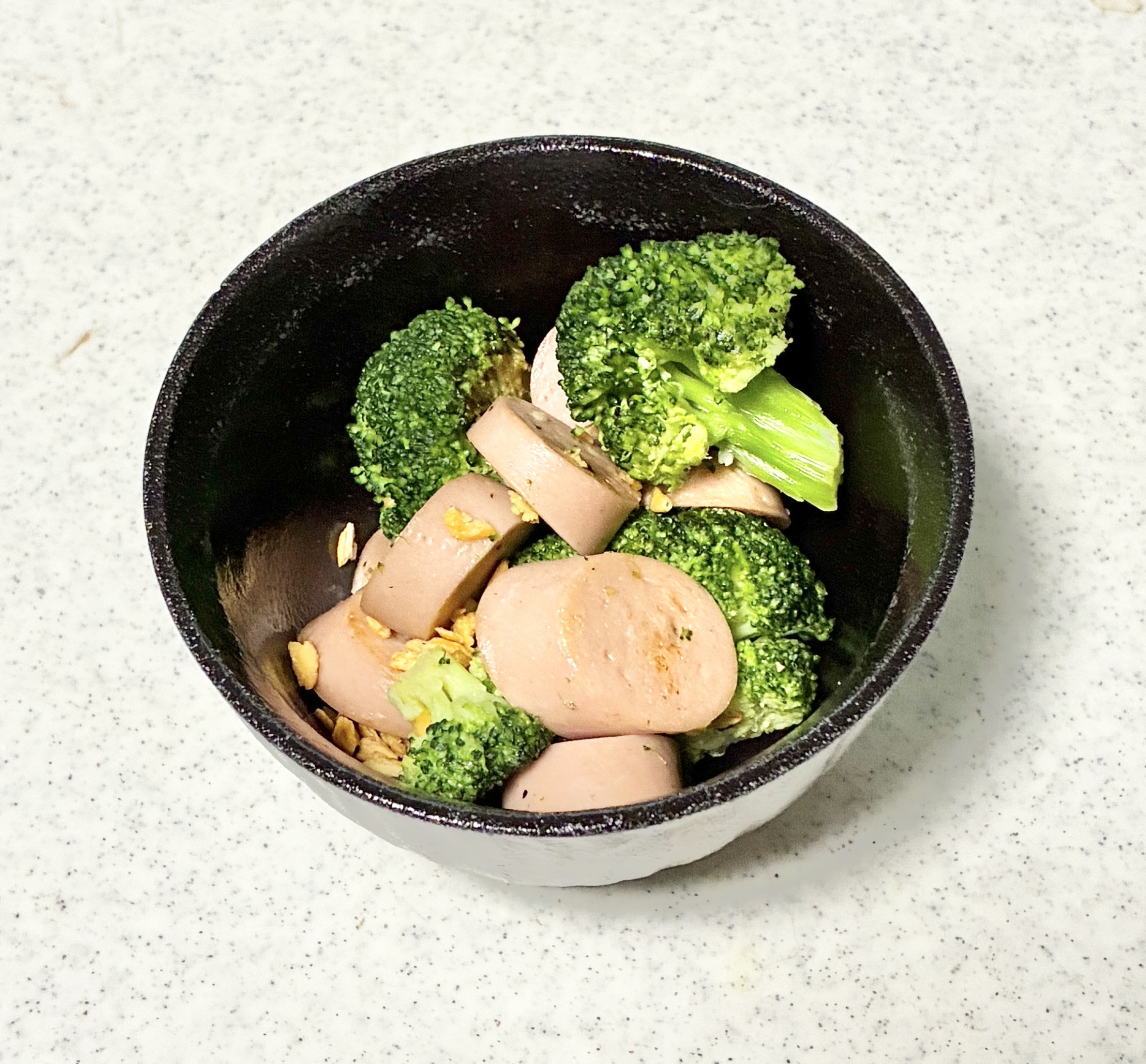 簡単☆ブロッコリーと魚肉ソーセージの炒め物