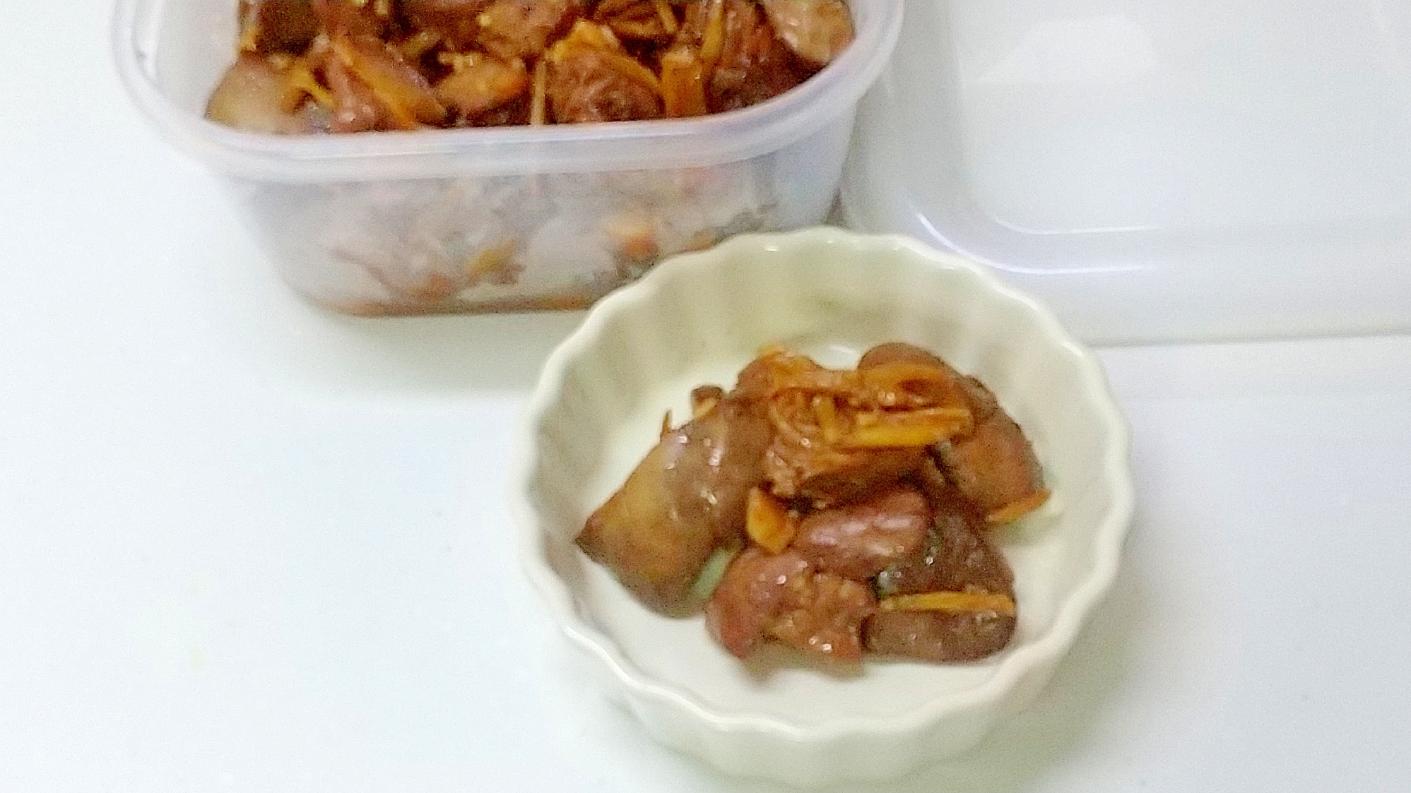 鶏レバーの下処理と生姜、にんにく入りの甘辛煮