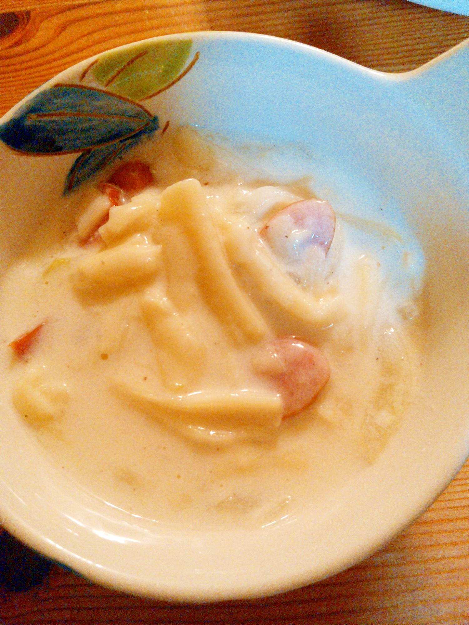 ブロッコリーの茎と牛乳で☆クリームシチュー風スープ