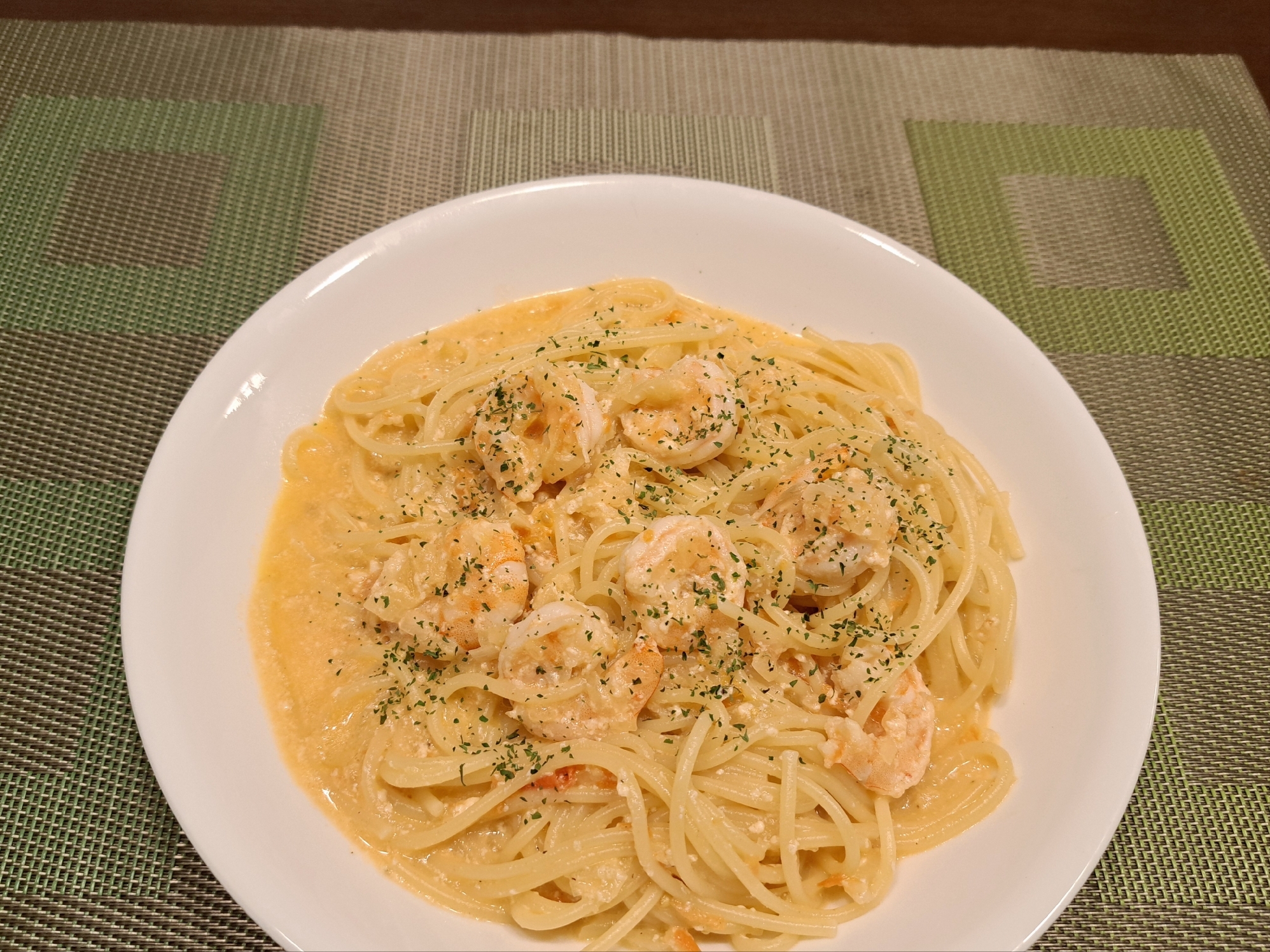 おもてなしに！牛乳で作る！エビトマトクリームパスタ