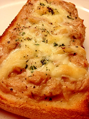 シーチキン・マヨマスタードのチーズトースト