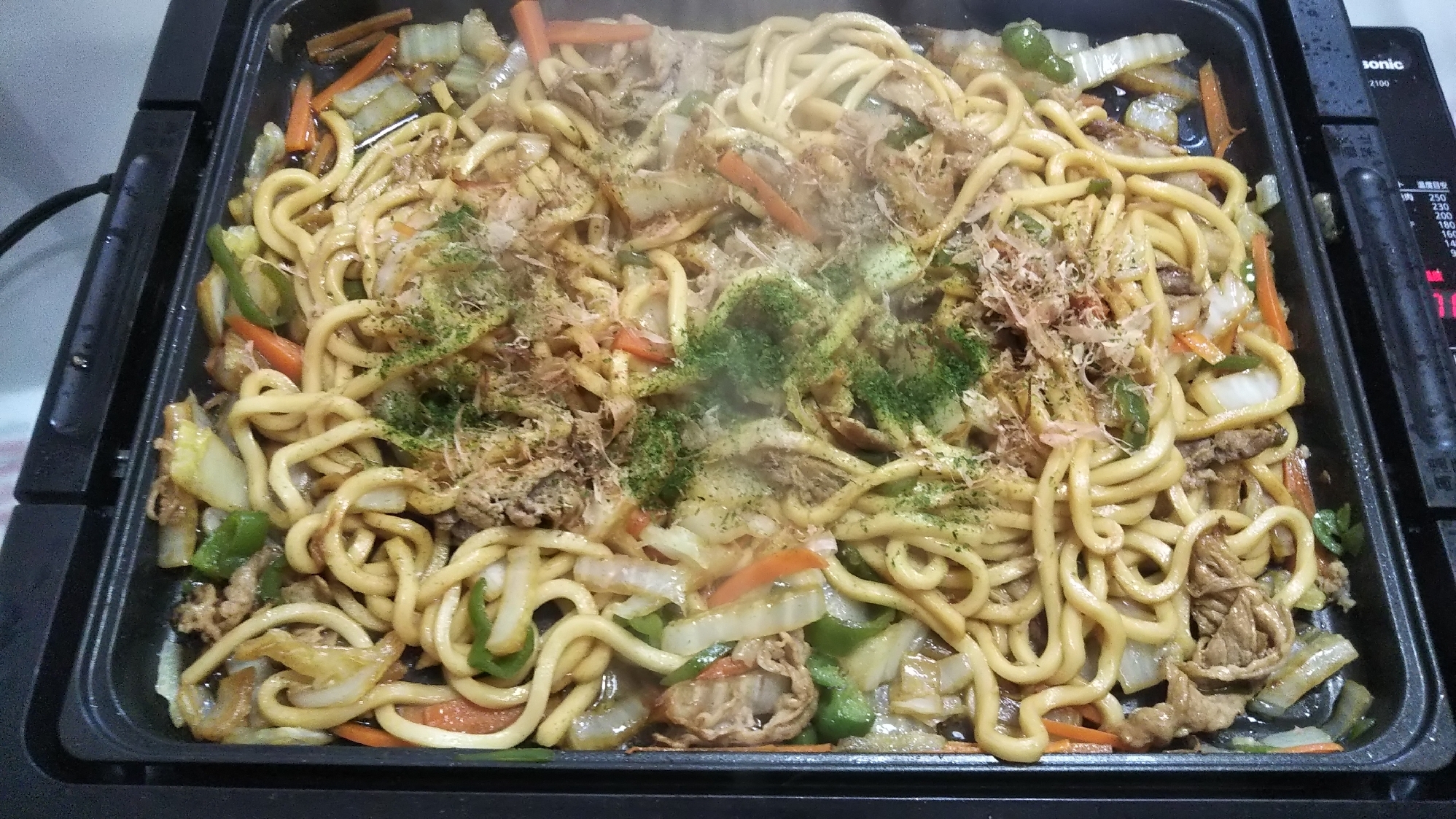 ホットプレートで白菜入り焼うどん