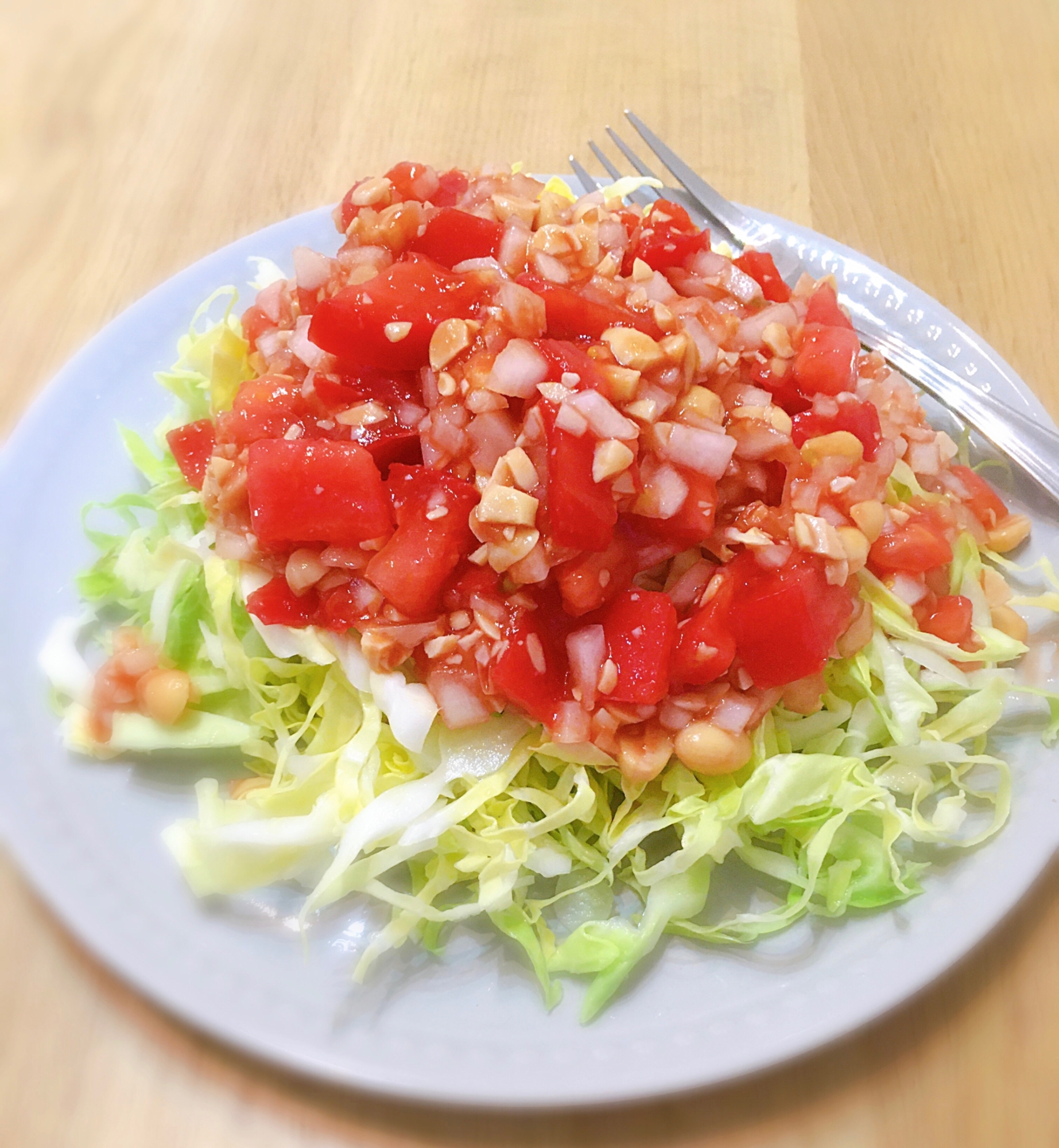 トマトと茹で大豆のピリ辛キャベツサラダ♪