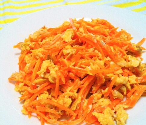 めんつゆで簡単!子供もパクパクにんじんツナ玉炒め♡