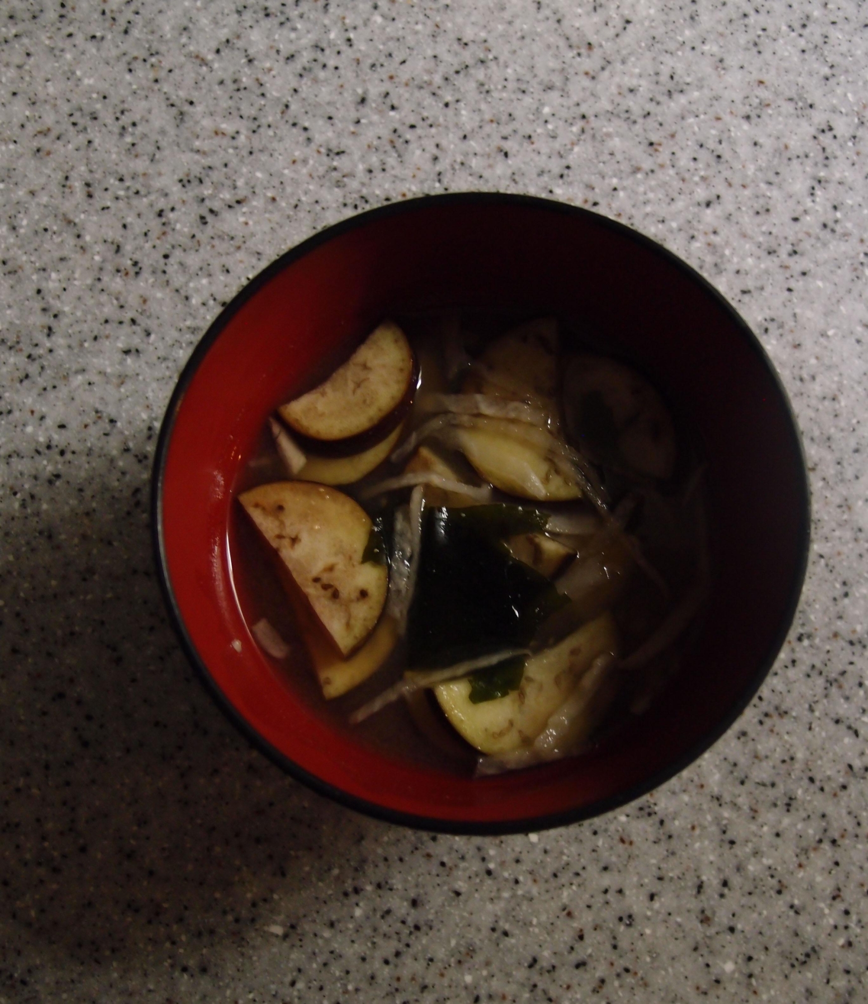 茄子と切り干し大根とわかめのお味噌汁