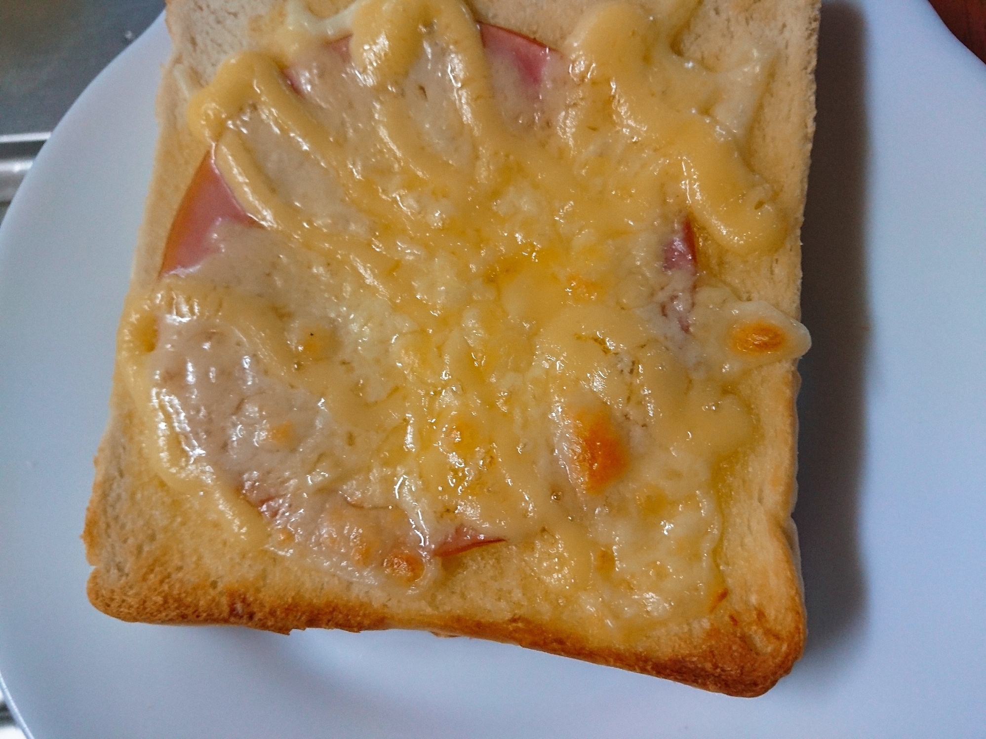 ハムとチーズのガーリックトースト