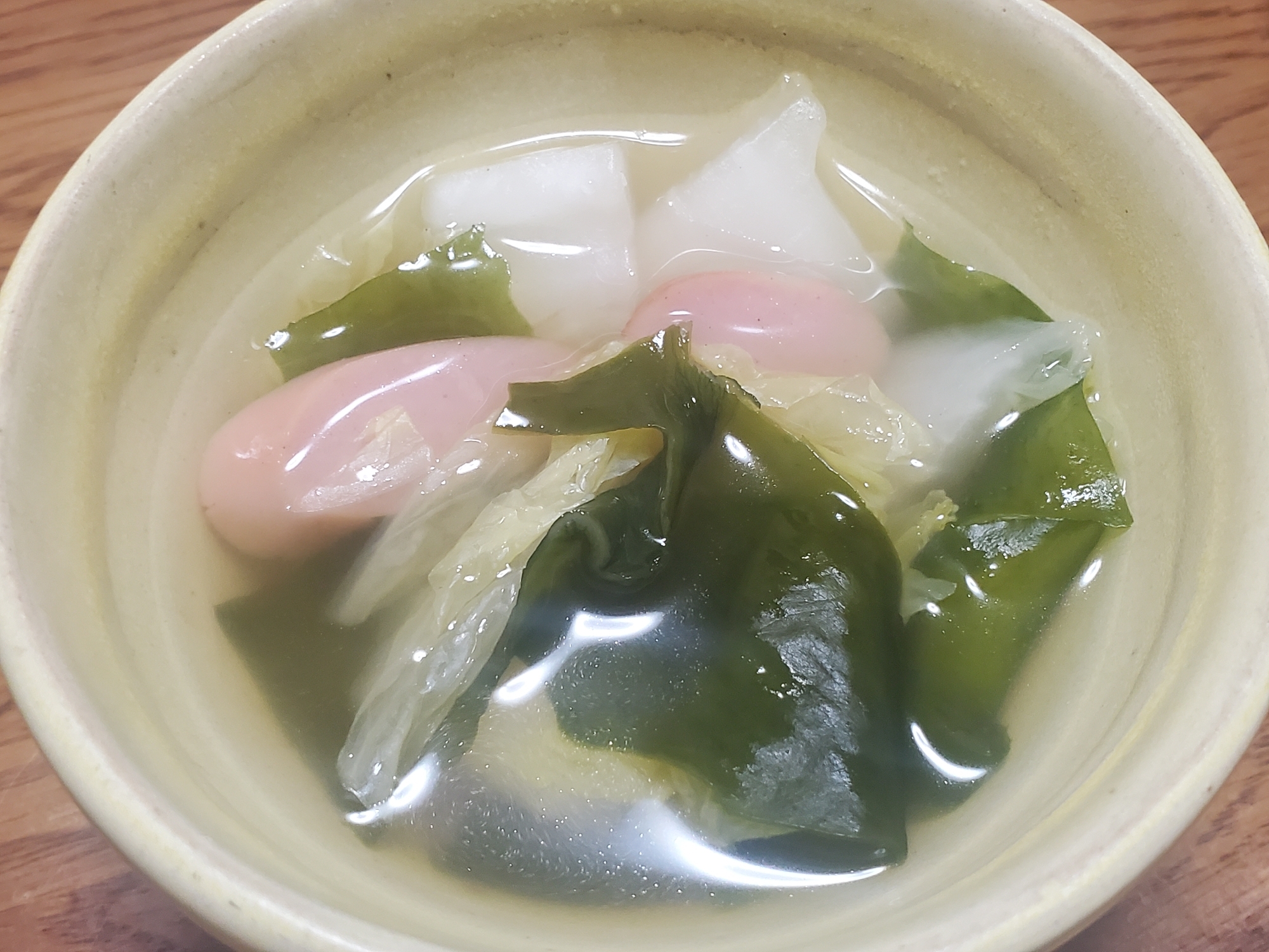 白菜と魚肉ソーセージのスープ