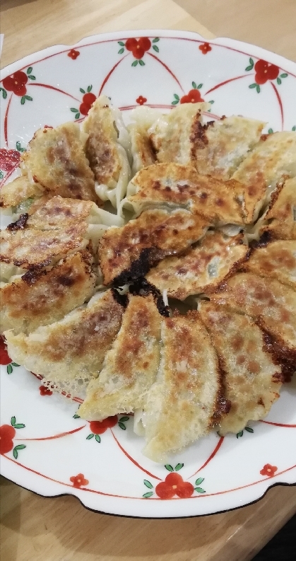 おいしいラーメン屋で食べるオイシイ餃子を思い出すヨ