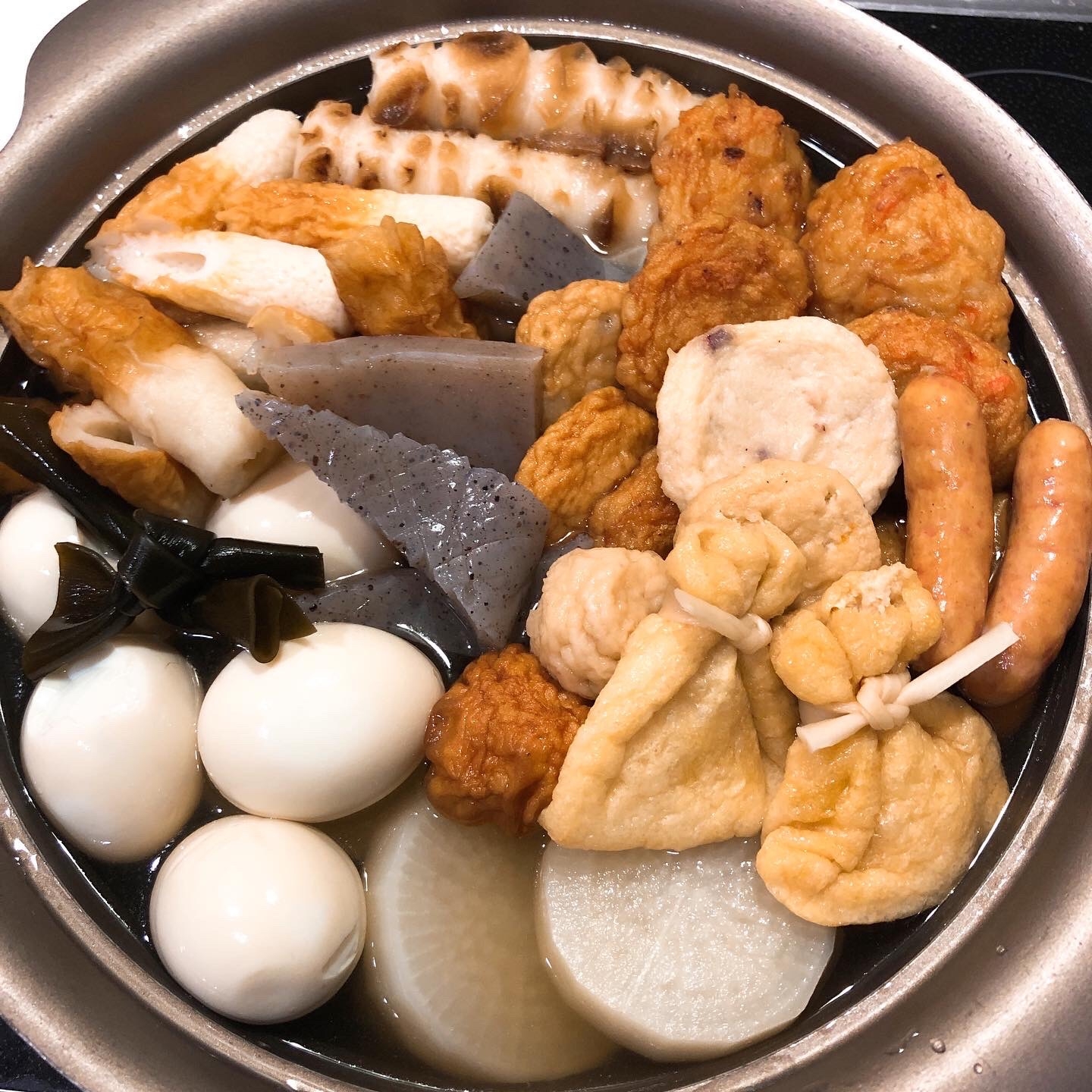 鍋に入った白だしで作る塩おでん