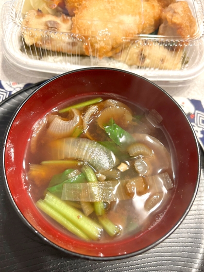 小松菜 と 玉ねぎの おみそ汁