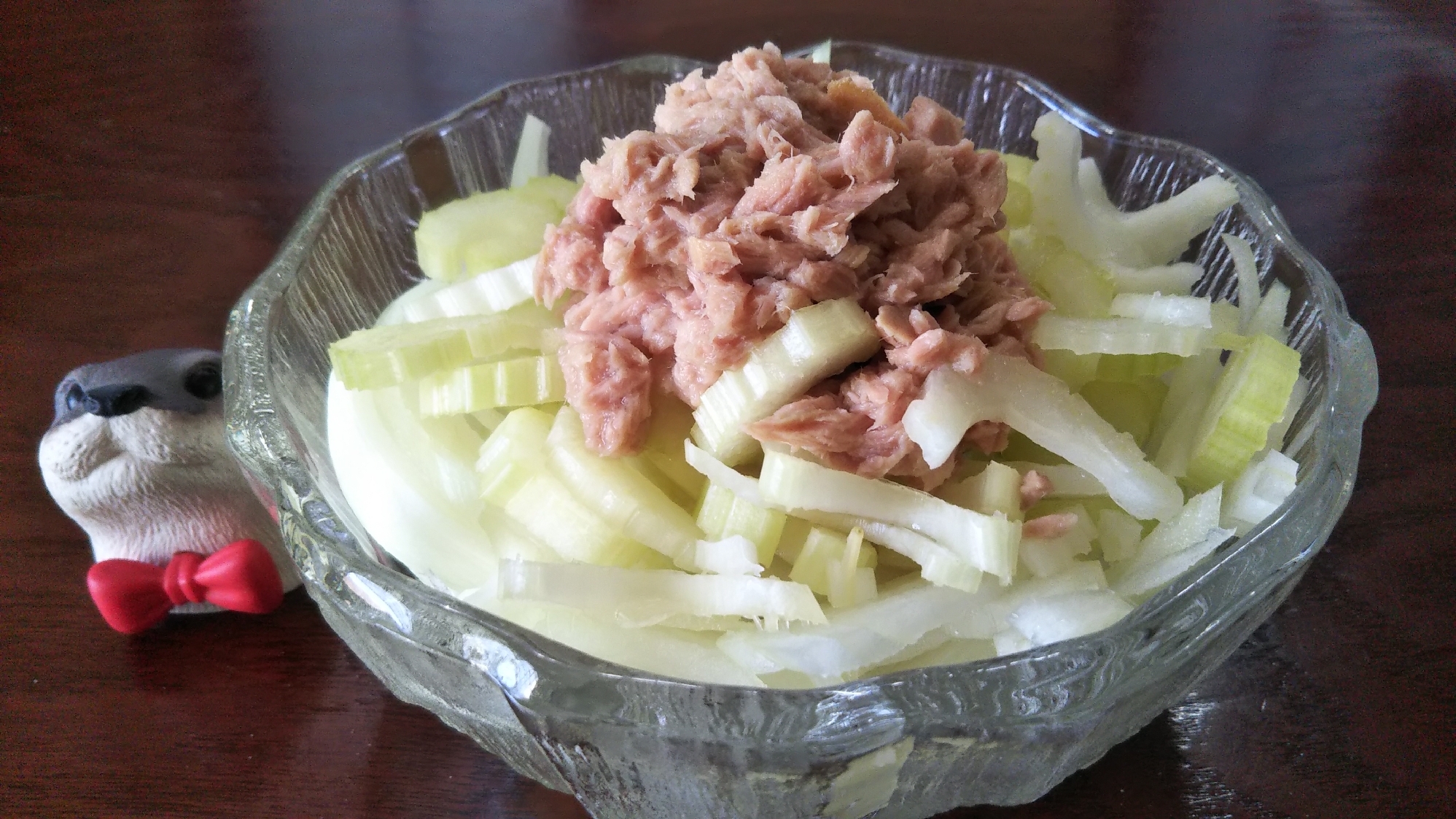 セロリと玉ねぎとツナ缶で☆シャキシャキサラダ