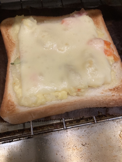 わさびが決め手♪ポテサラわさびチーズトースト^_^