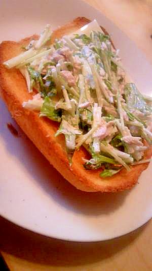 朝ごはんに★ツナと水菜のサラダトースト