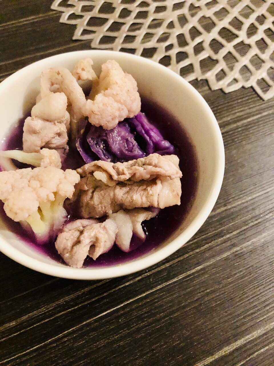 豚肉と紫キャベツとカリフラワーのご馳走スープ