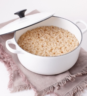 ル クルーゼ公式 おいしい玄米の炊き方 レシピ 作り方 By ル クルーゼ公式ショップ 楽天レシピ