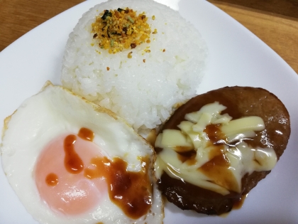 レトルトチキンハンバーグでズボラロコモコ丼♡