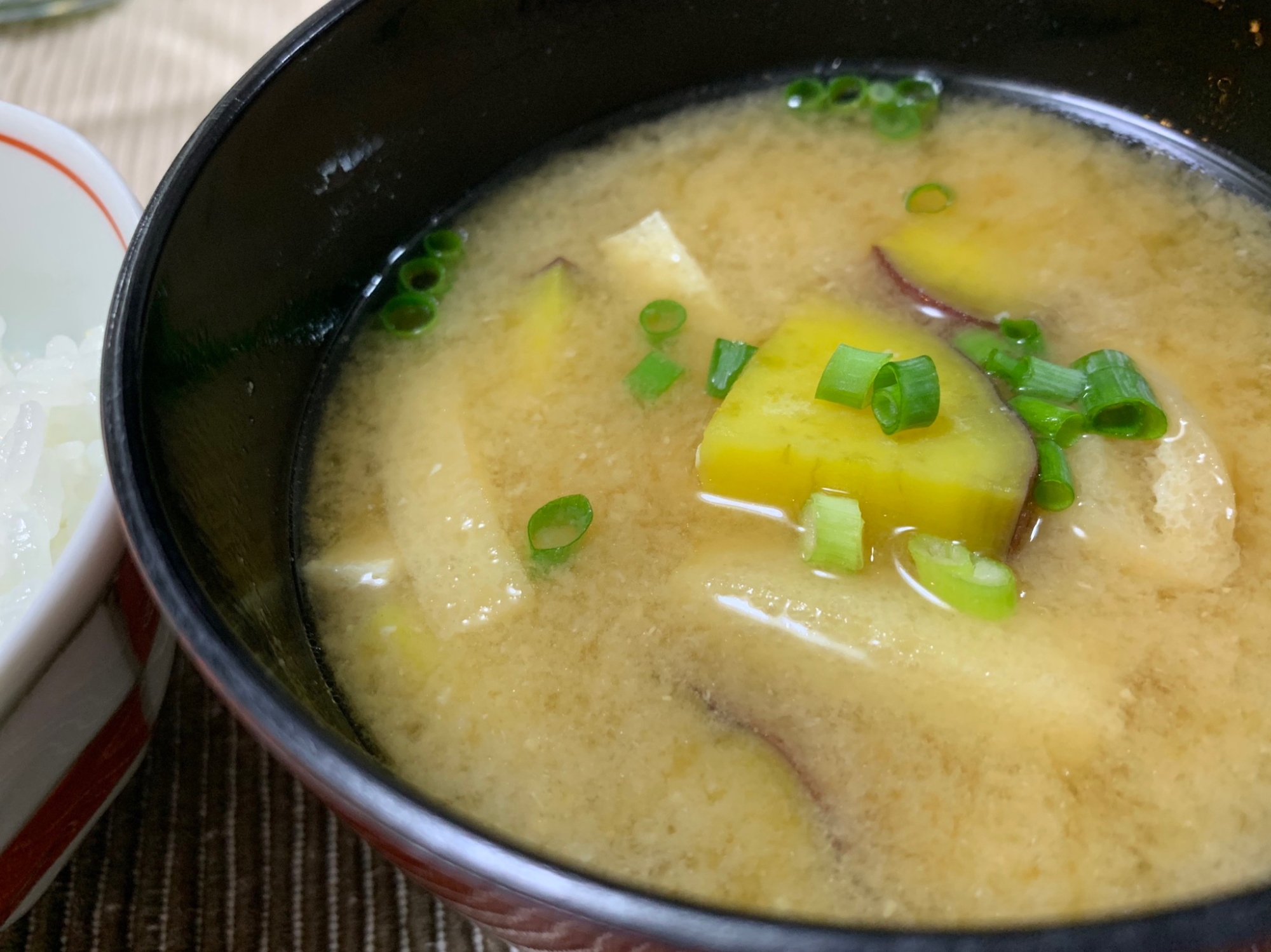 毎日の献立☆サツマイモと油揚げの味噌汁