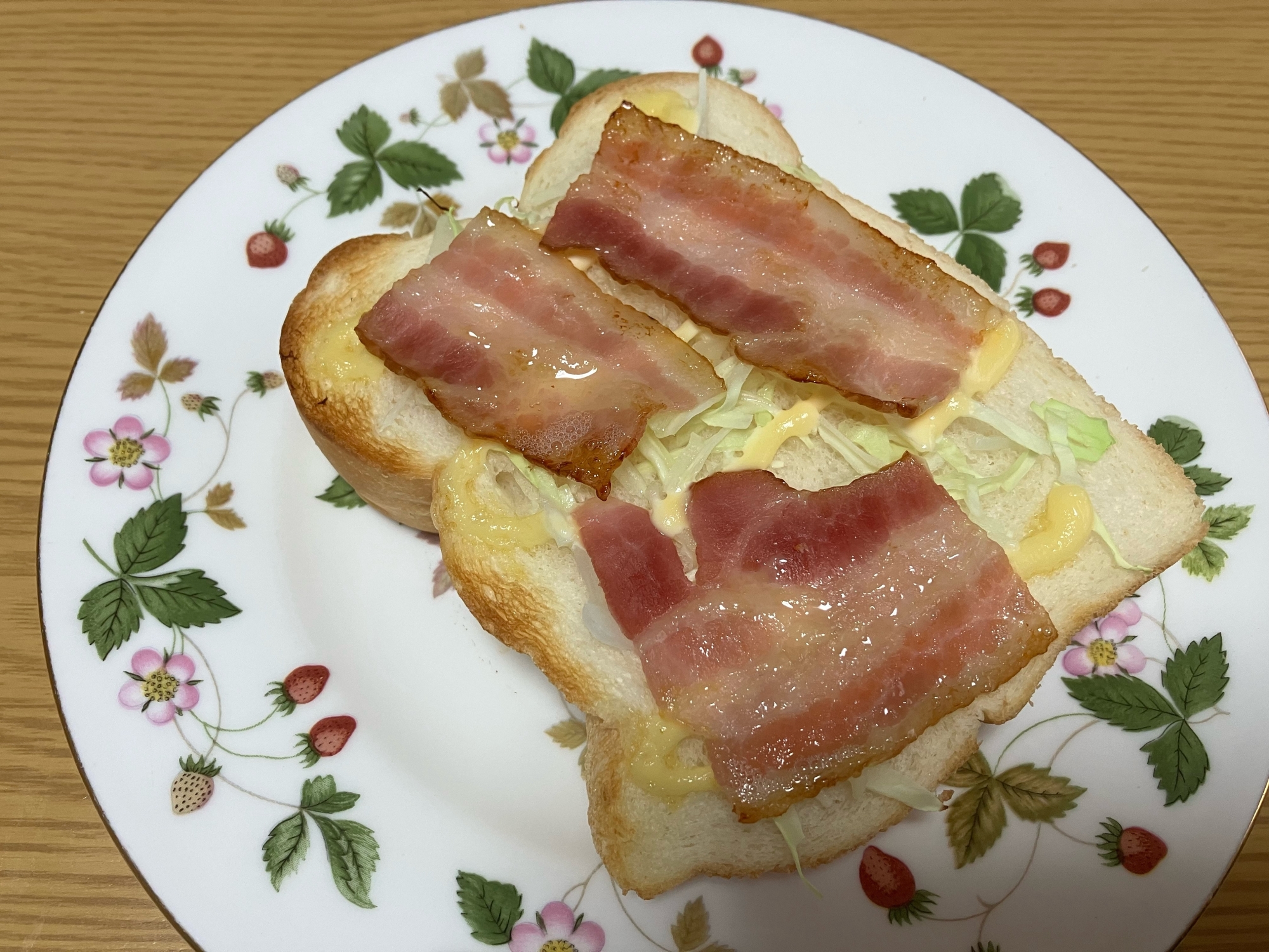 キャベツマヨとベーコンのトースト☆彡